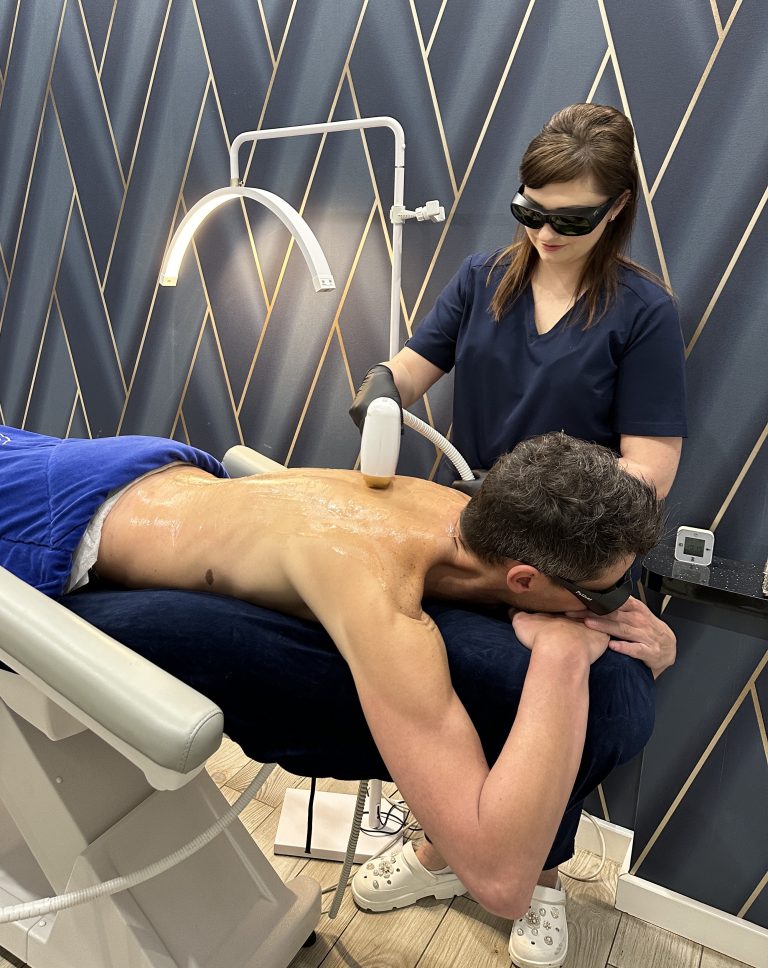 Depilacja woskiem czy laserem – co wybrać?